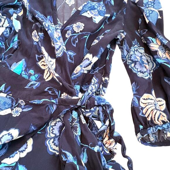 GAP Wrap Top - 3/4 Sleeve - Blue Floral - Size Small - Picture 5 of 7